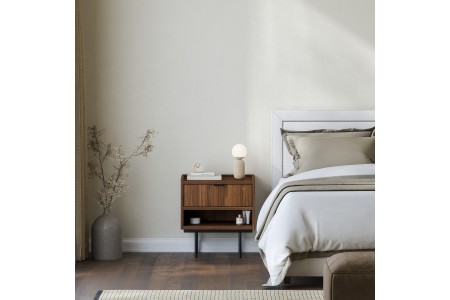 Stolik nocny EDSON w kolorze orzech